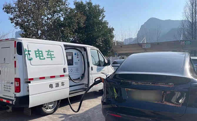 公安汽车搭电